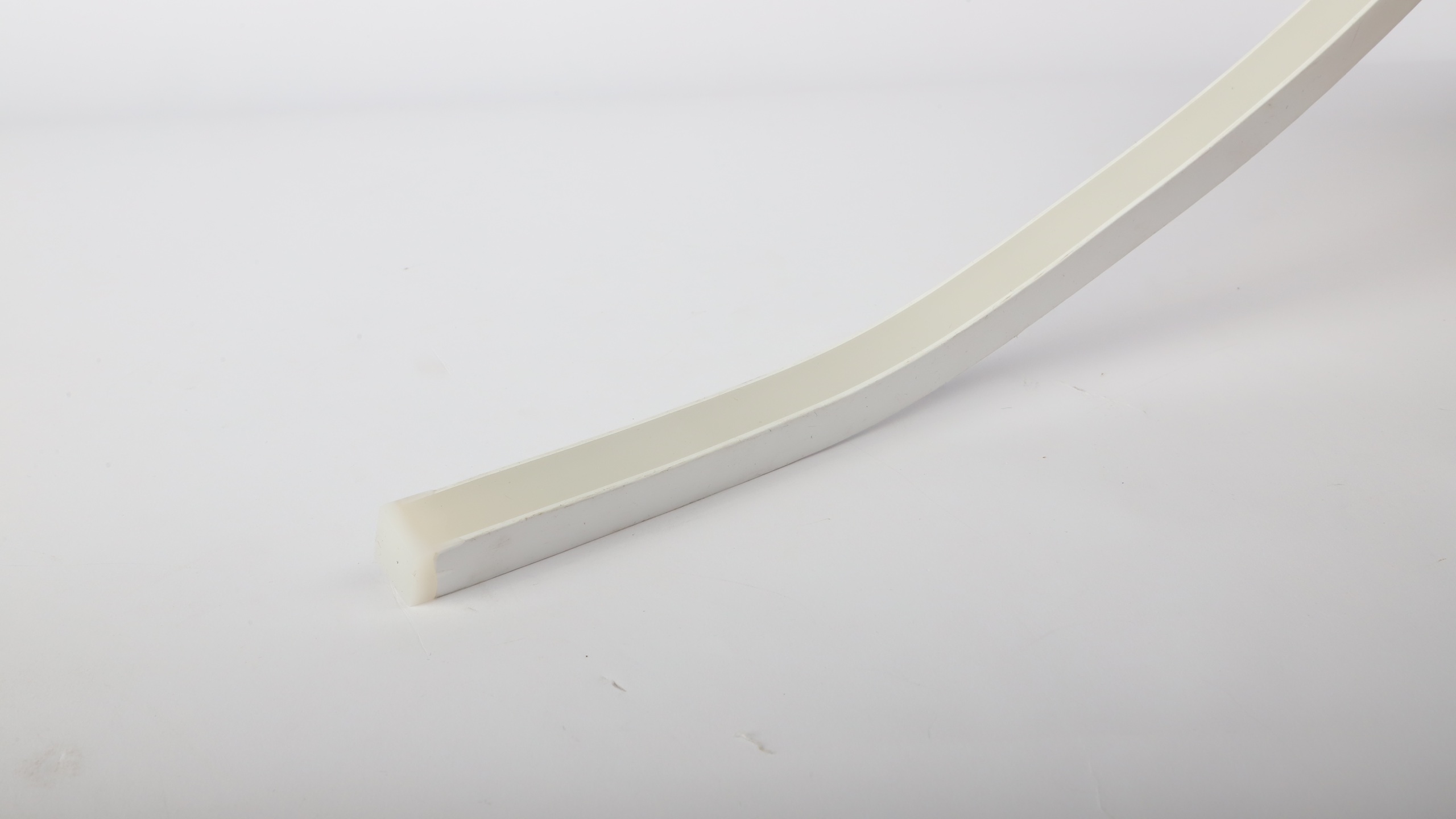 2835-120P-8-BB-230V-0.5M-14x15-Silicone-Tri-Color (Gel-Coated Waterproof)