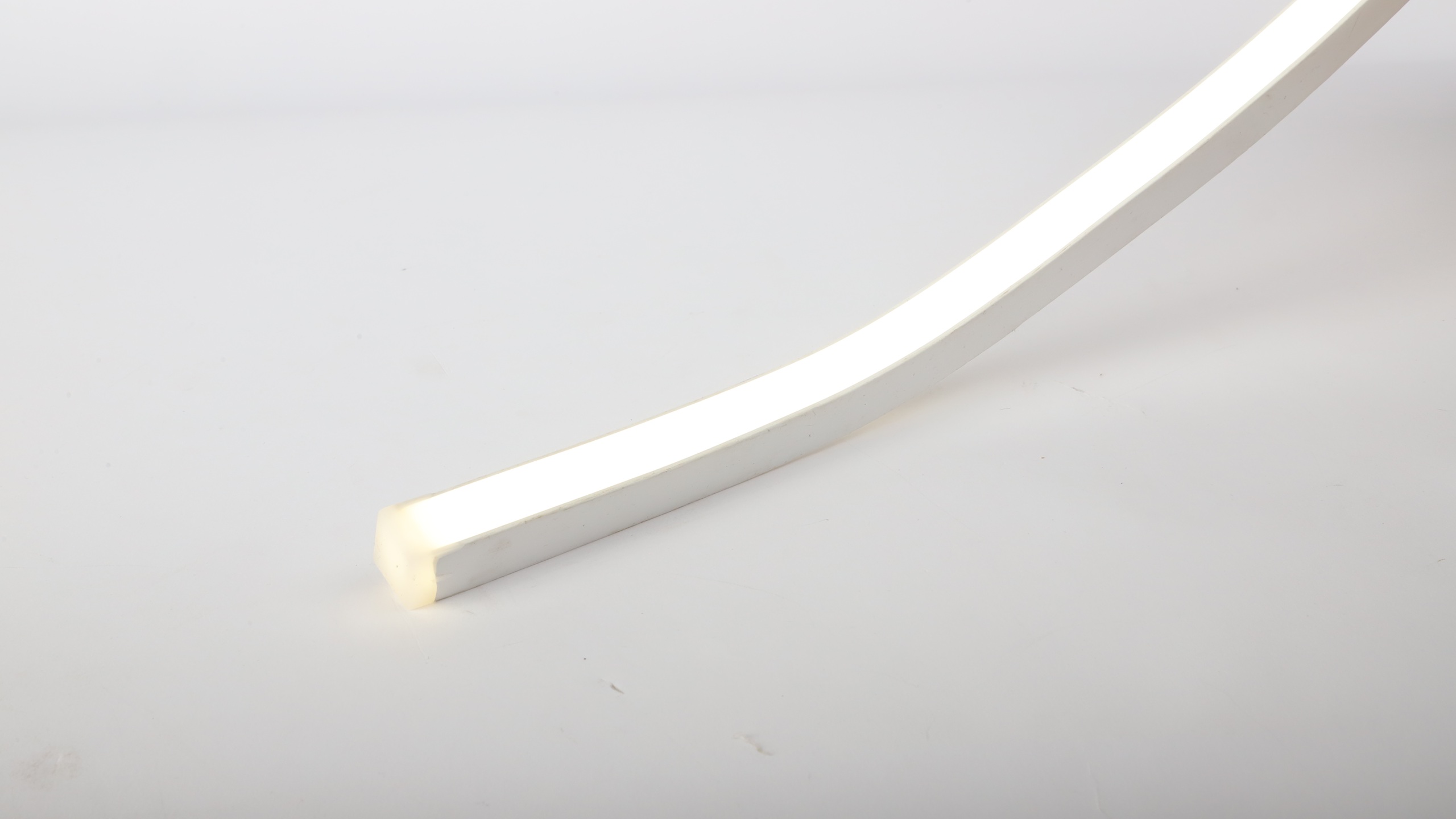 2835-120P-8-BB-230V-0.5M-14x15-Silicone-Tri-Color (Gel-Coated Waterproof)