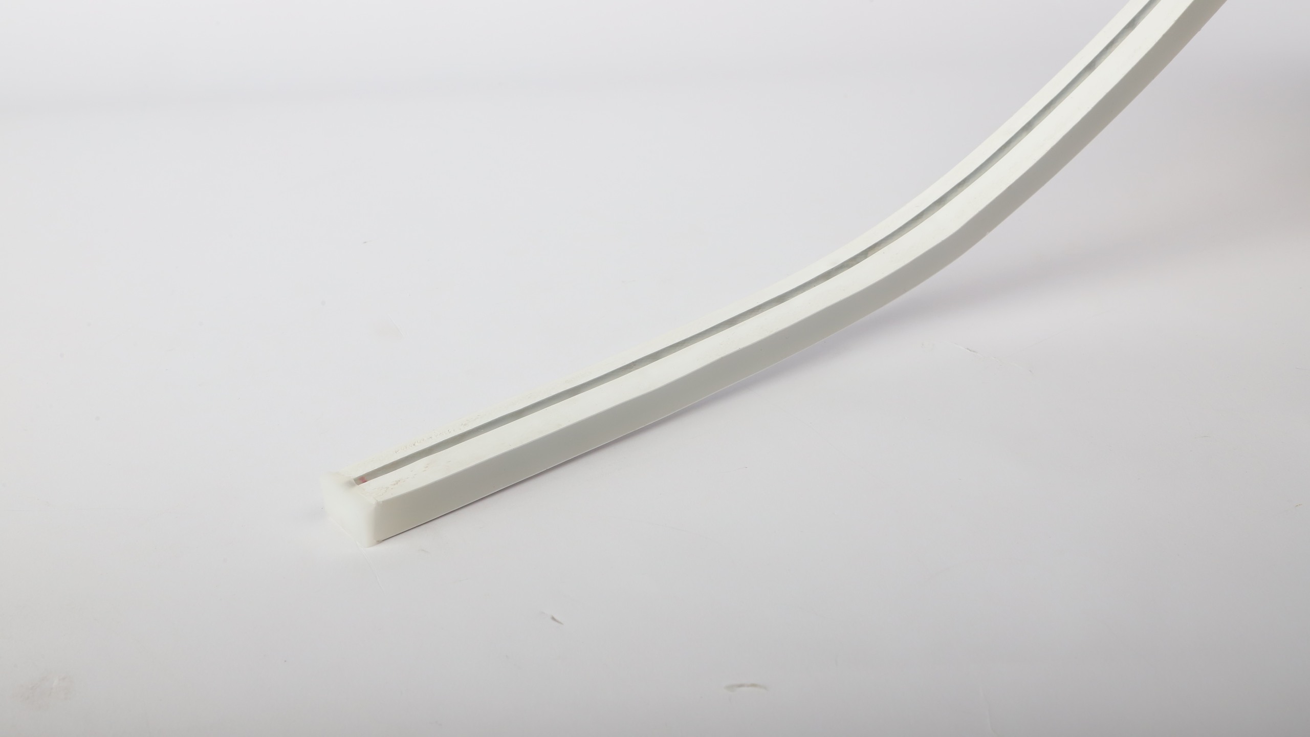 2835-120P-8-BB-230V-0.5M-10x18-Silicone-Tri-Color (Gel-Coated Waterproof)