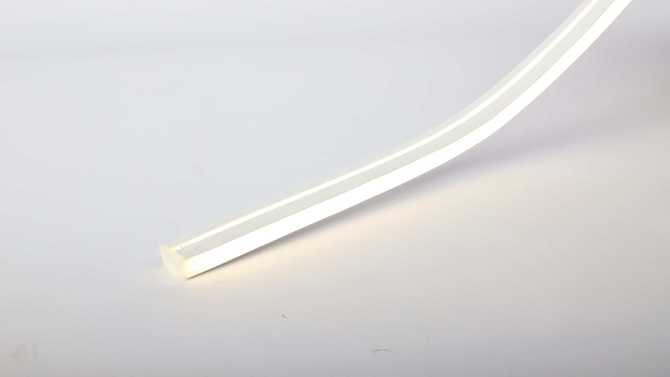2835-120P-8-BB-230V-0.5M-10x18-Silicone-Tri-Color (Gel-Coated Waterproof)