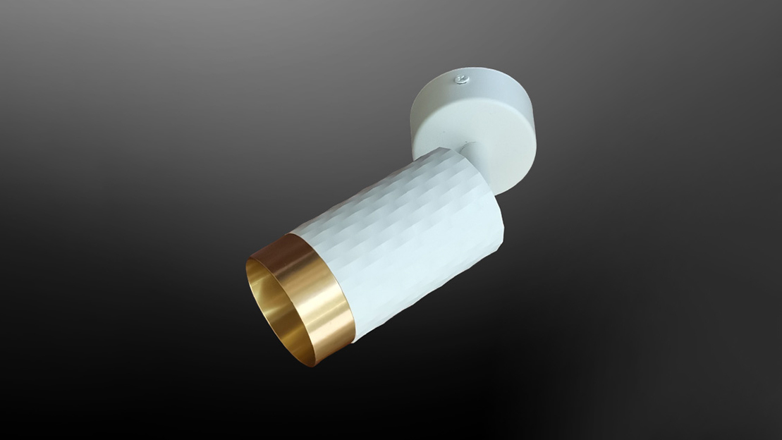 Multi-head surface-mount model with gold-rimmed pattern